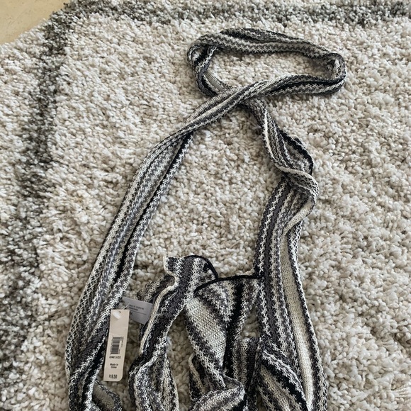 *NWT* thin scarf from Old Navy - Picture 1 of 2